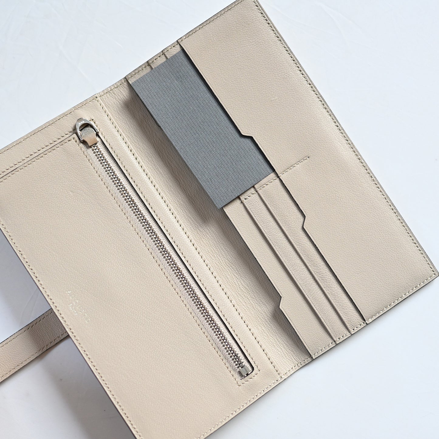 OUTLET《TRIONFAL LONG - HIMALAYA BIANCHISSIMA》クロコダイル長財布