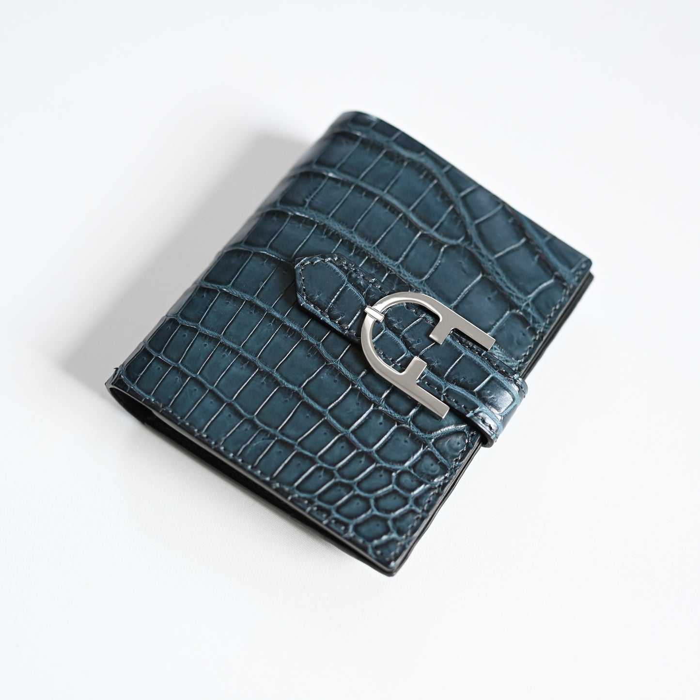 OUTLET《TRIONFAL PATH - TEAL BLUE》クロコダイル ミニマルウォレット