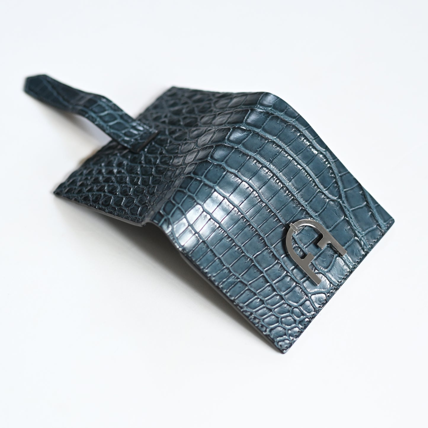 OUTLET《TRIONFAL PATH - TEAL BLUE》クロコダイル ミニマルウォレット