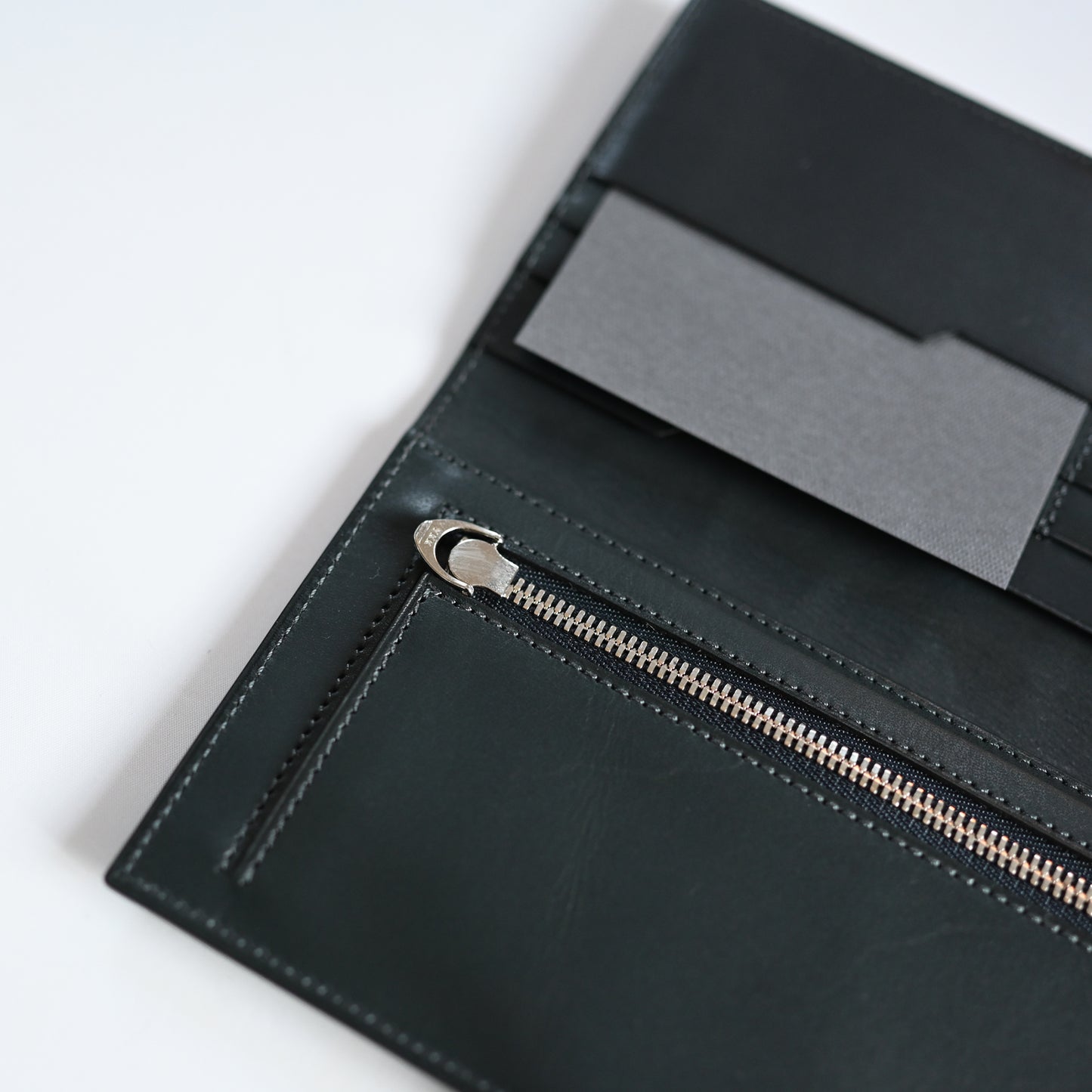 OUTLET《TRIONFAL LONG - GRIGIO》クロコダイル長財布