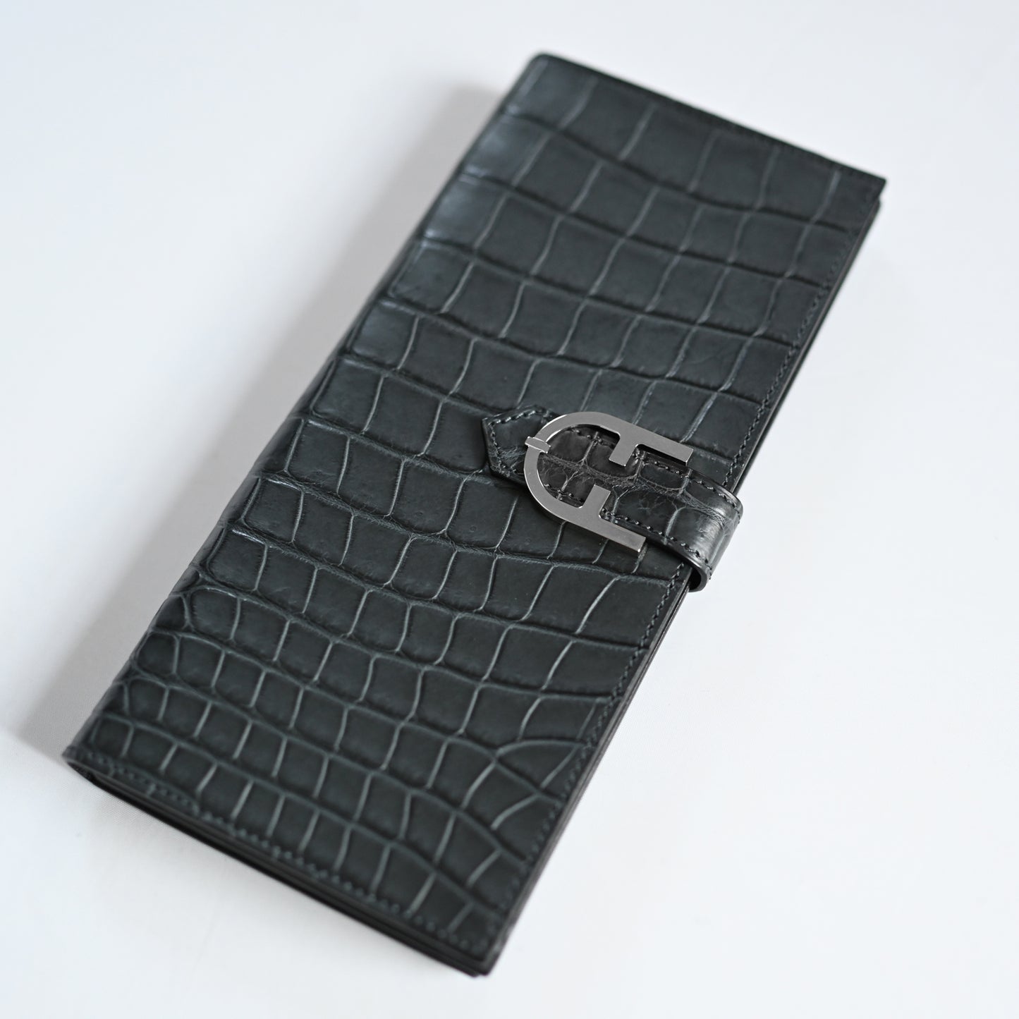 OUTLET《TRIONFAL LONG - GRIGIO》クロコダイル マチ有り長財布