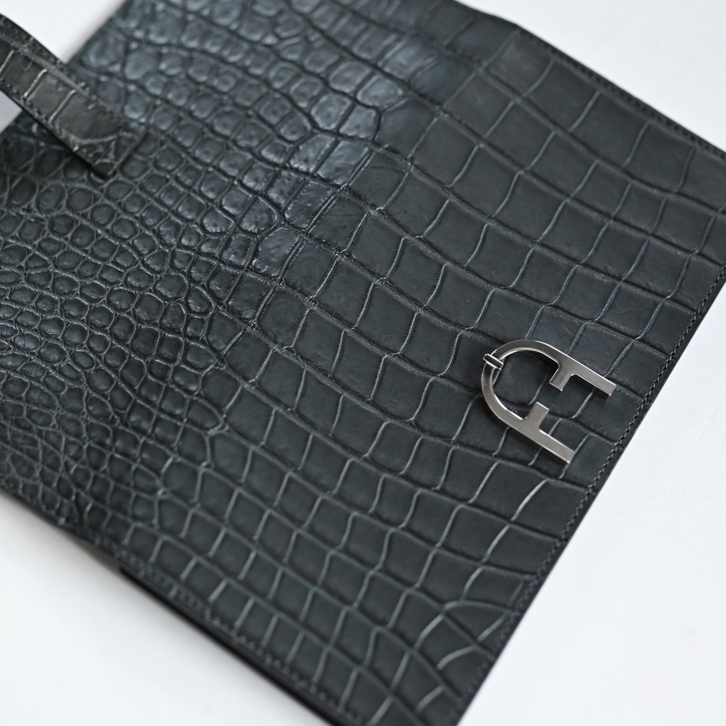 OUTLET《TRIONFAL LONG - GRIGIO》クロコダイル マチ有り長財布