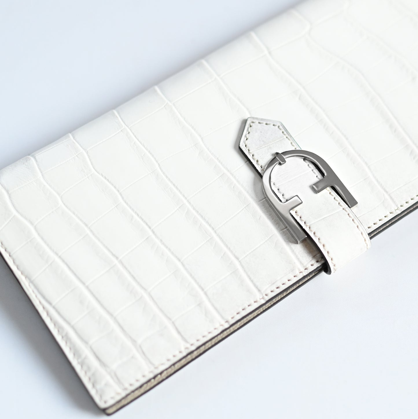 OUTLET《TRIONFAL LONG - HIMALAYA BIANCHISSIMA》クロコダイル長財布