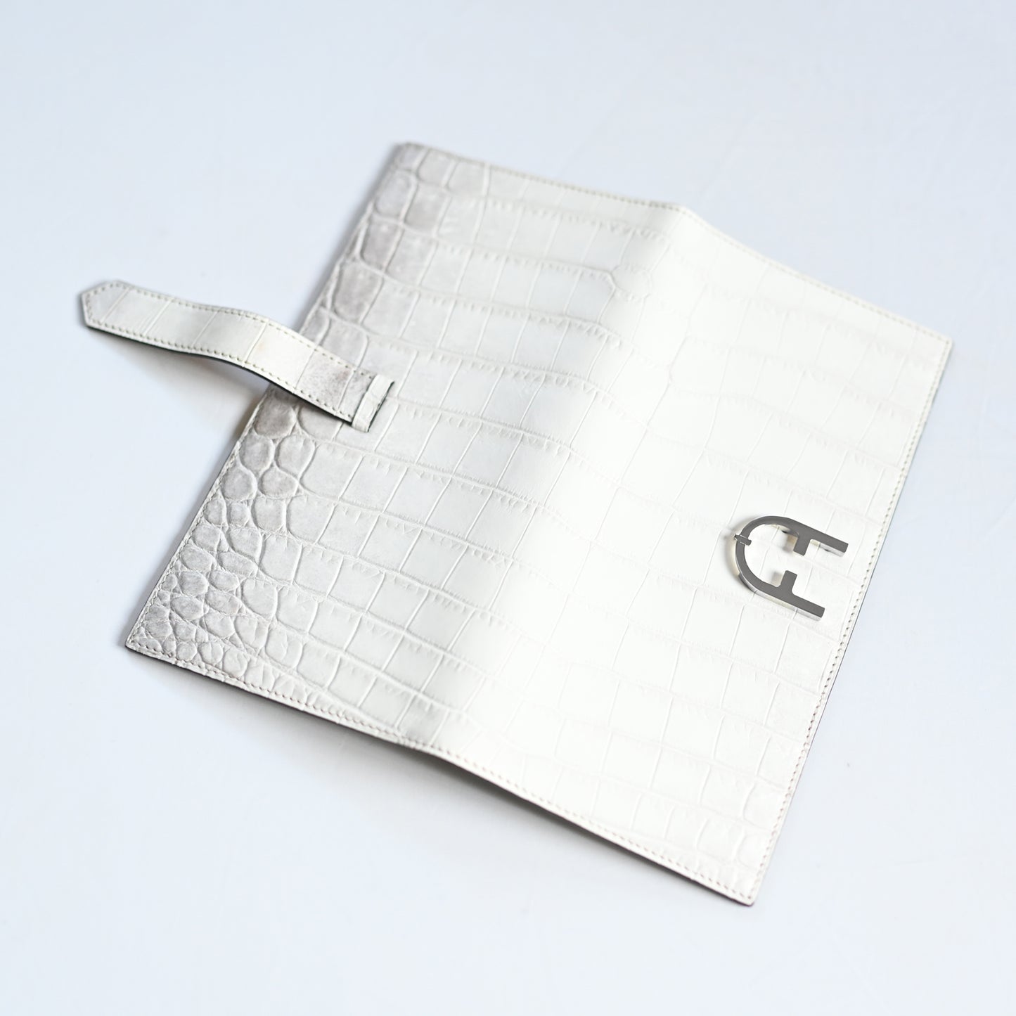 OUTLET《TRIONFAL LONG - HIMALAYA BIANCHISSIMA》クロコダイル長財布