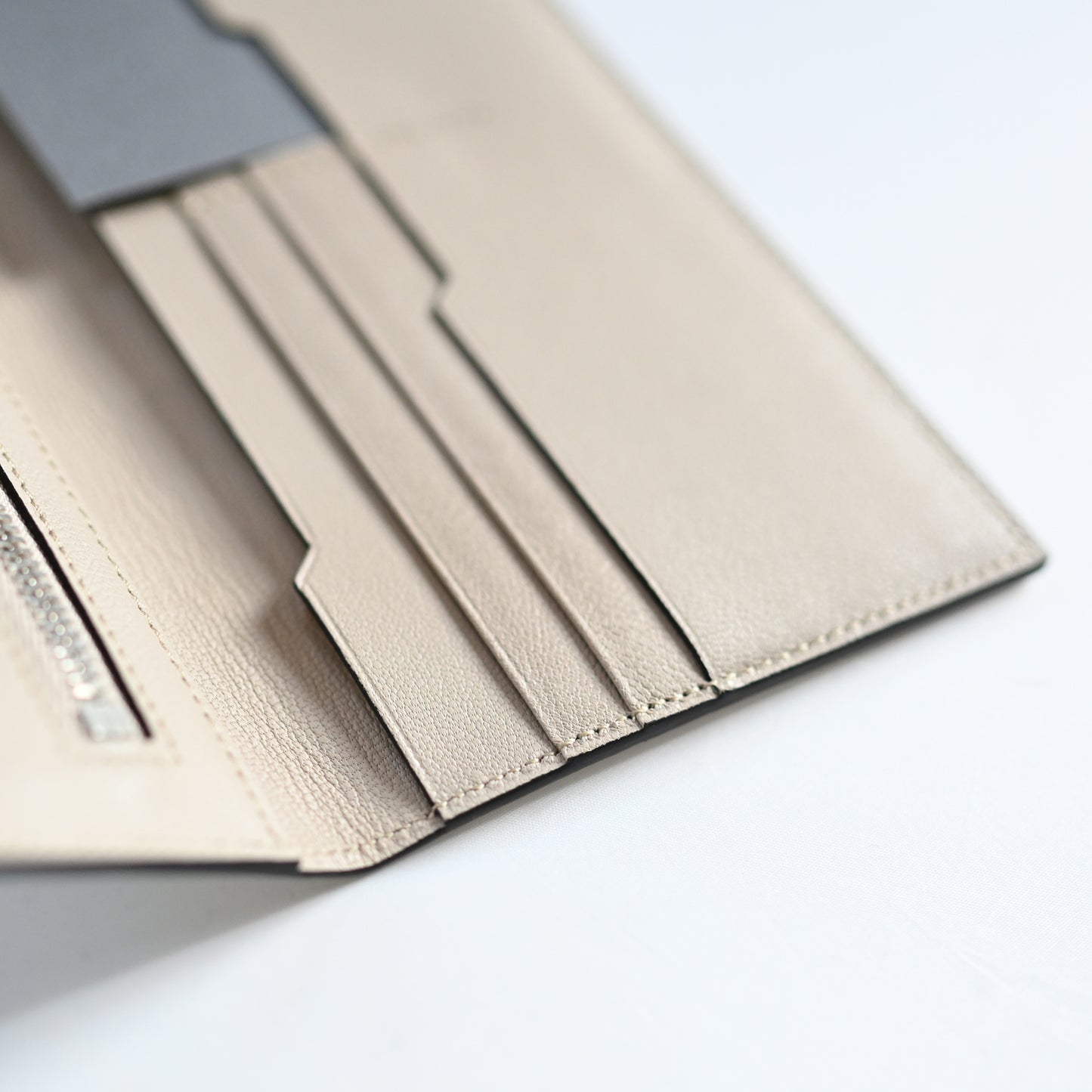 OUTLET《TRIONFAL LONG - HIMALAYA BIANCHISSIMA》クロコダイル長財布